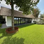 'elements' With Panoramic Views Ferienhaus